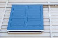 schiebefensterlaeden-aluminium-blau